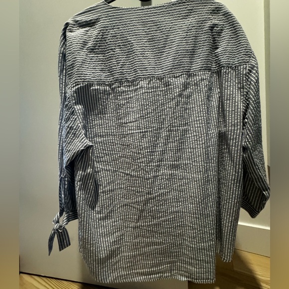 Balloon-sleeved Blouse women top. H&M. Size M - Picture 4 of 4